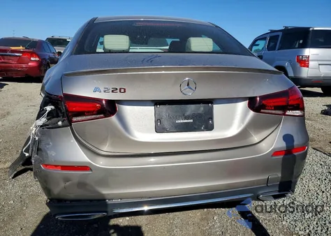 2020 Mercedes-Benz A 220 z USA, uszkodzony, nr VIN W1K3G4EB5LJ201181